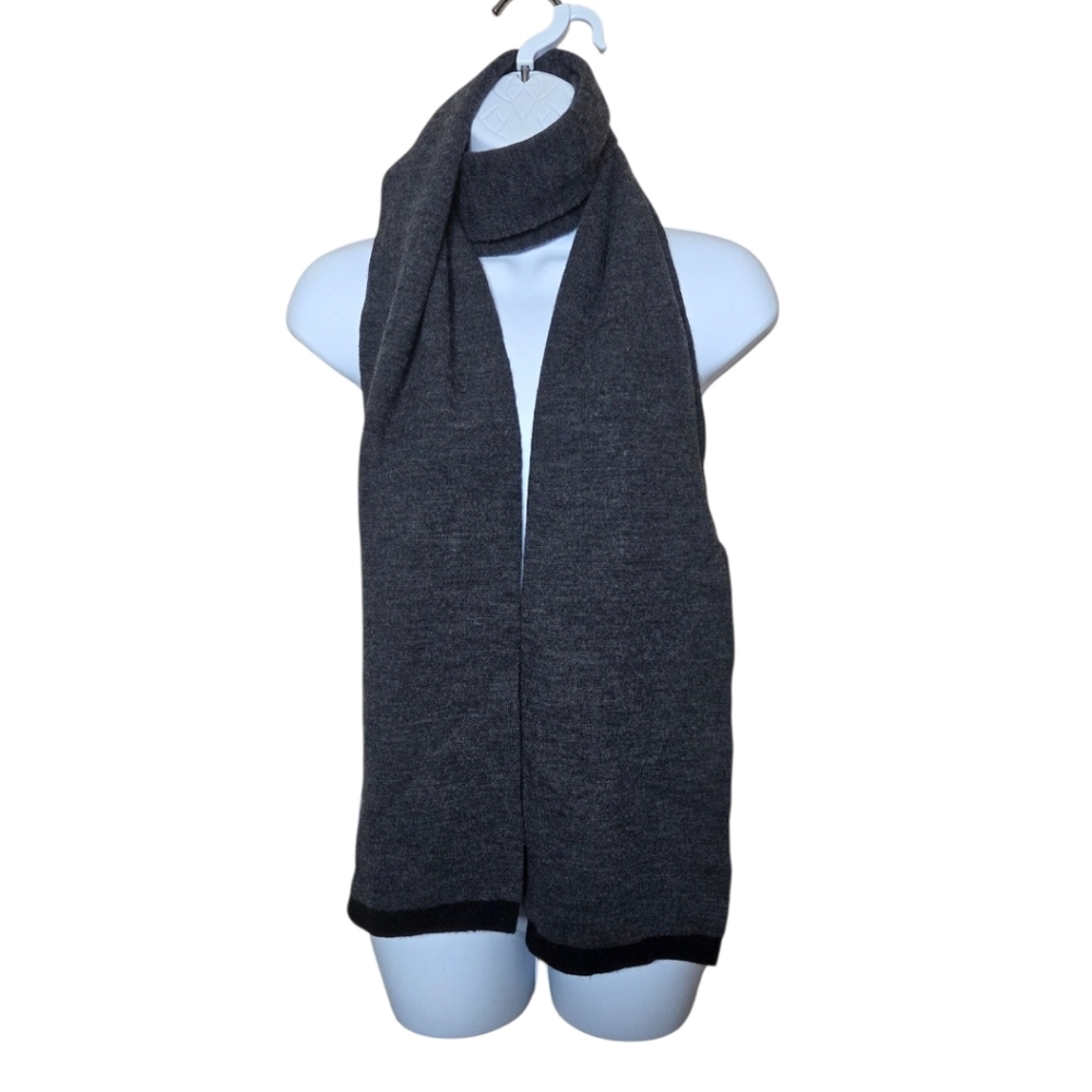 GAP 100% Merino Wool Scarf - Dark Heather Gray Knit, Black Contrast Trim